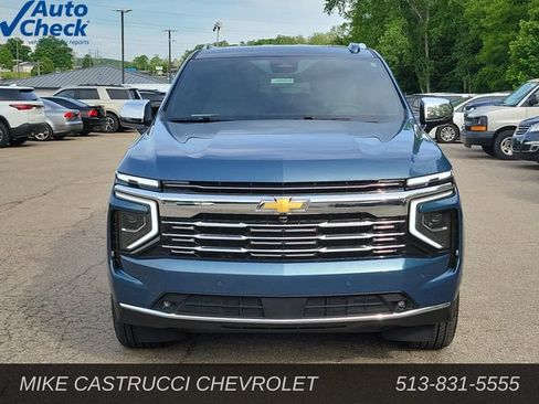 Used 2025 Chevrolet Suburban Premier AWD/4WD image 8
