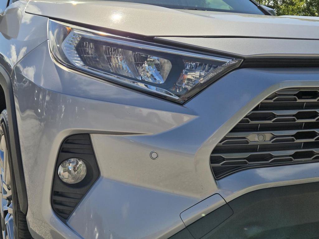 Used 2019 Toyota RAV4 Limited FWD image 3