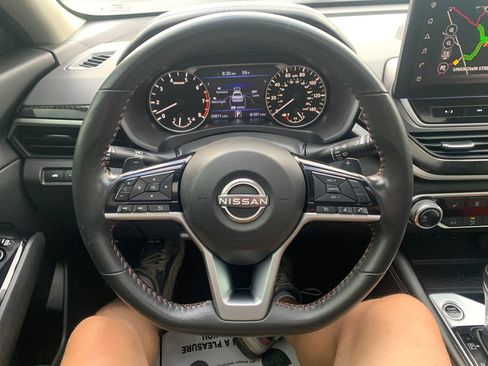 Used 2024 Nissan Altima 2.5 SR w/ SR Premium Package FWD image 10