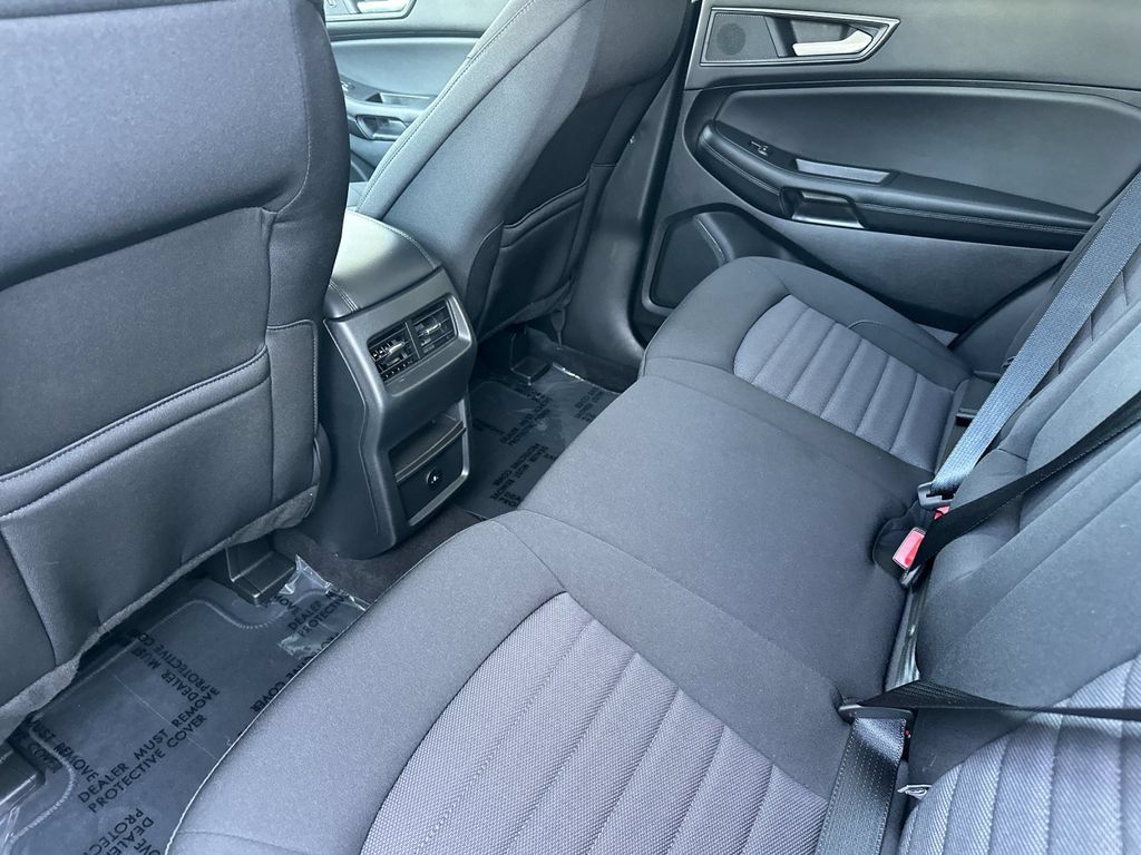 Used 2024 Ford Edge SE w/ Black Appearance Package AWD/4WD image 13