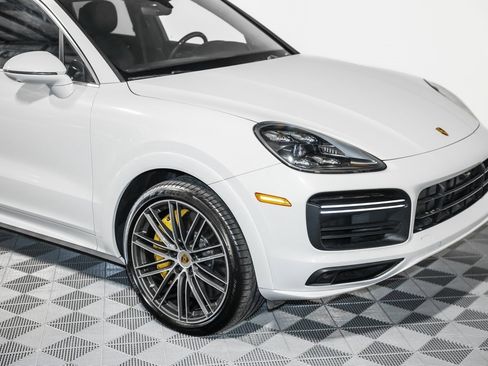 Used 2019 Porsche Cayenne Turbo w/ Sportdesign Package image 5