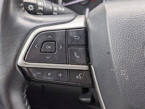 Used 2022 Toyota Highlander XLE image 23