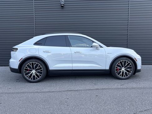 New 2025 Porsche Macan 4S Electric image 6