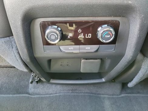 Certified 2025 Chevrolet Traverse LT w/ Sun and Wheel Package FWD image 18