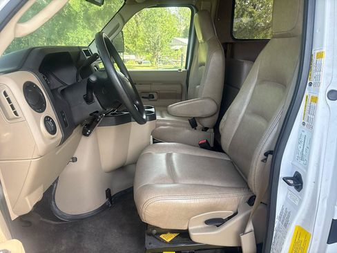 Used 2016 Ford E-450 and Econoline 450 Super Duty w/ Motorhome Prep Package RWD image 26