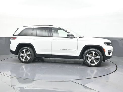 Used 2023 Jeep Grand Cherokee Limited AWD/4WD image 17