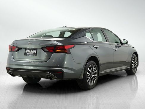 Used 2023 Nissan Altima 2.5 SV w/ SV Premium Package image 5