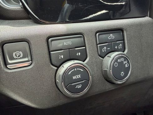 Certified 2025 Chevrolet Silverado 1500 LT AWD/4WD image 30