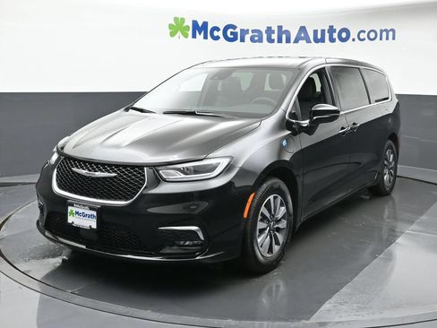Used 2025 Chrysler Pacifica Select FWD image 28
