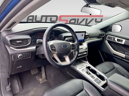 Used 2022 Ford Explorer XLT w/ Equipment Group 202A RWD image 9