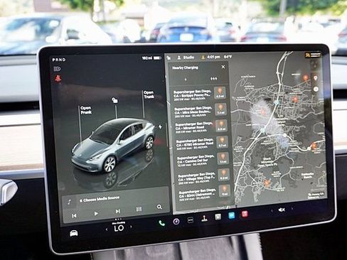 Used 2023 Tesla Model Y 2WD image 31