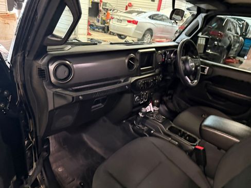 Used 2022 Jeep Wrangler Unlimited Sport w/ Cold Weather Group AWD/4WD image 43