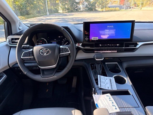 New 2026 Toyota Sienna XLE AWD/4WD image 19