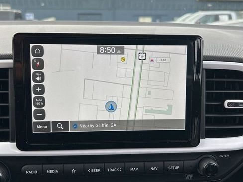 Used 2025 Hyundai Venue Limited image 18