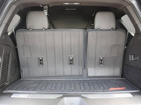 Used 2021 GMC Yukon Denali w/ Denali Ultimate Package image 28