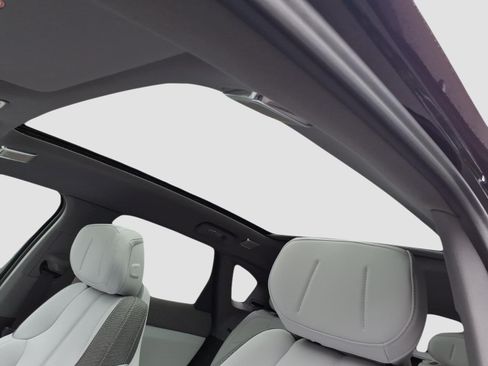 New 2027 Cadillac Optiq Luxury w/ LPO, Floor Liner Package AWD/4WD image 13