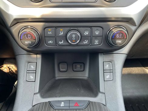 Certified 2017 GMC Acadia SLT FWD image 10