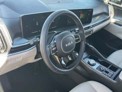 Certified 2025 Kia Sorento EX w/ EX Panoramic Sunroof Package image 17