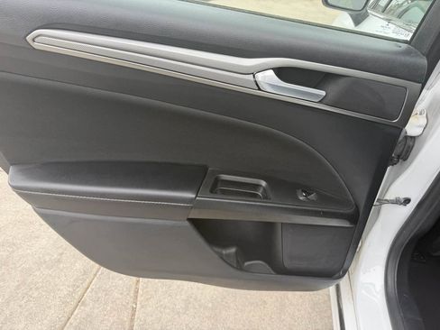 Used 2019 Ford Fusion SE FWD image 15