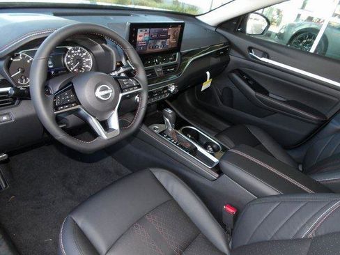 Used 2025 Nissan Altima 2.5 SR w/ SR Premium Package image 11