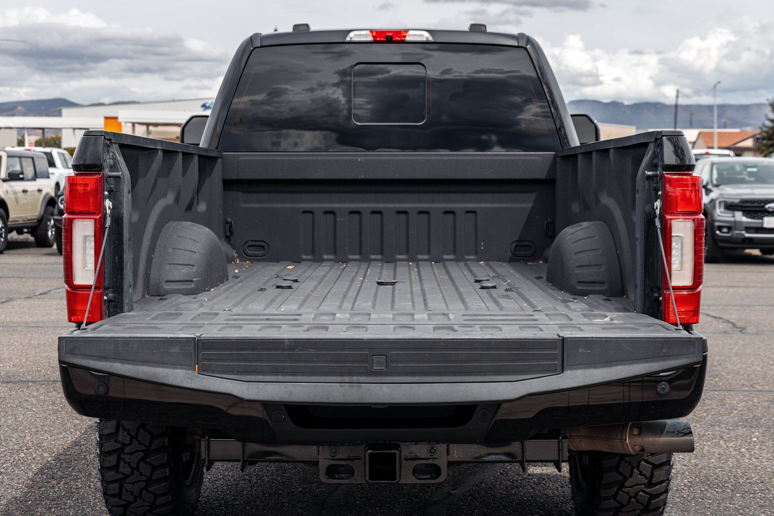 Used 2022 Ford F350 Platinum AWD/4WD image 7