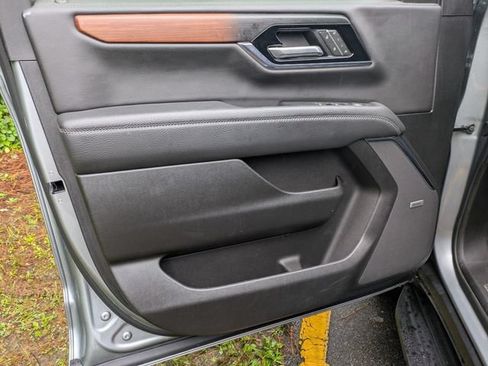 Certified 2025 GMC Yukon XL Denali AWD/4WD image 9