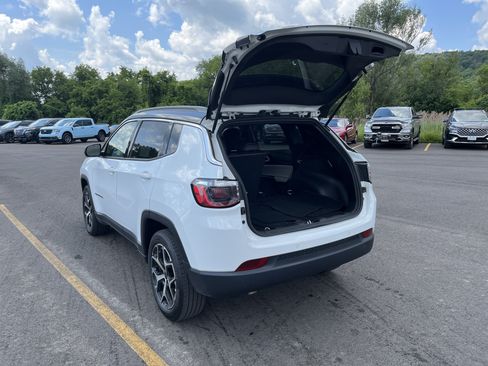 Used 2025 Jeep Compass Limited AWD/4WD image 11