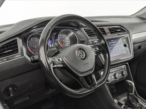 Used 2018 Volkswagen Tiguan SE w/ Panoramic Sunroof Package AWD/4WD image 26