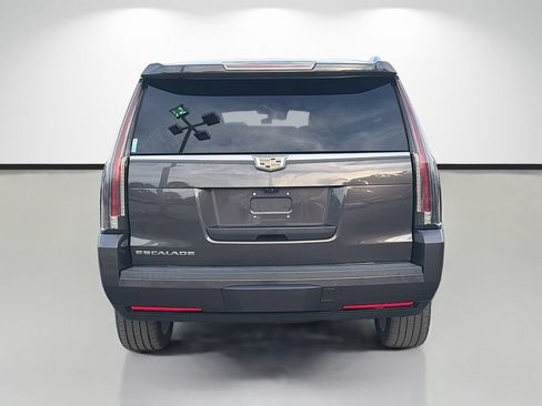 Used 2018 Cadillac Escalade Platinum AWD/4WD image 4