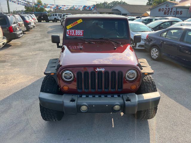Used 2007 Jeep Wrangler Unlimited Sahara w/ Dual Top Group RWD image 3