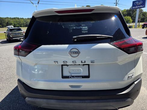 Used 2023 Nissan Rogue SV image 6