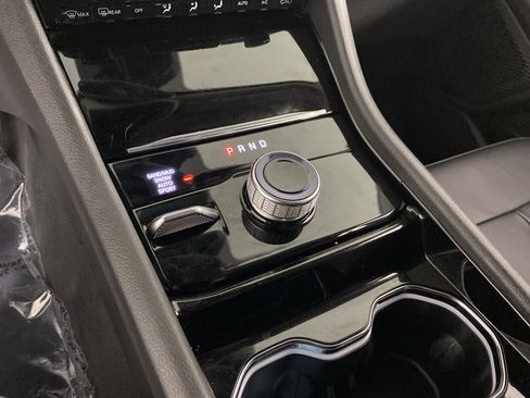 Used 2023 Jeep Grand Cherokee Limited AWD/4WD image 39