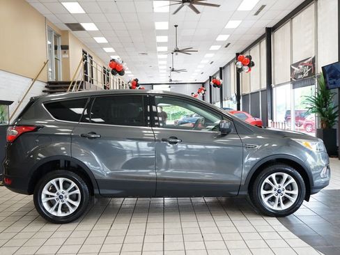 Used 2017 Ford Escape SE w/ SE Cold Weather Package AWD/4WD image 16