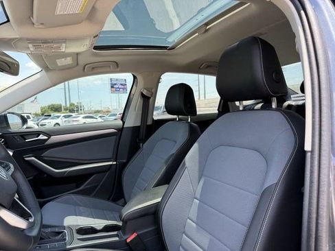 Used 2026 Volkswagen Jetta SE FWD image 24