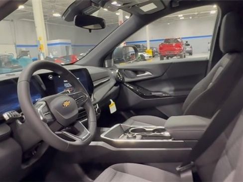 New 2026 Chevrolet Equinox LT image 9