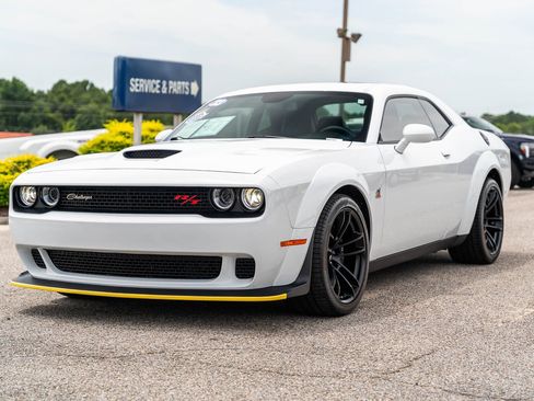 Used 2023 Dodge Challenger R/T Scat Pack RWD image 3