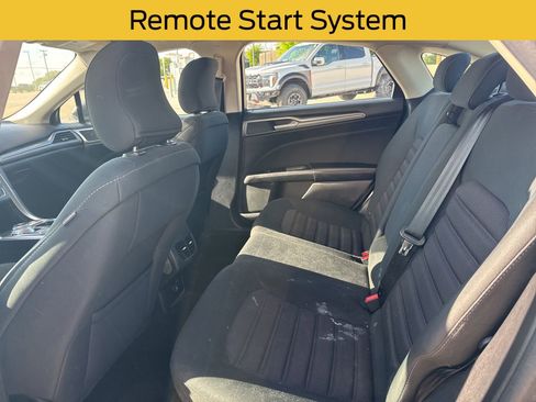 Used 2018 Ford Fusion SE w/ Fusion SE Technology Package image 9