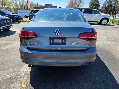 Used 2016 Volkswagen Jetta SE image 4