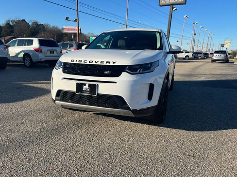 Used 2020 Land Rover Discovery Sport SE image 8