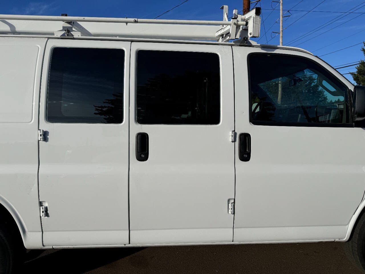 Used 2016 Chevrolet Express 2500 w/ Cold Climate Package RWD image 22