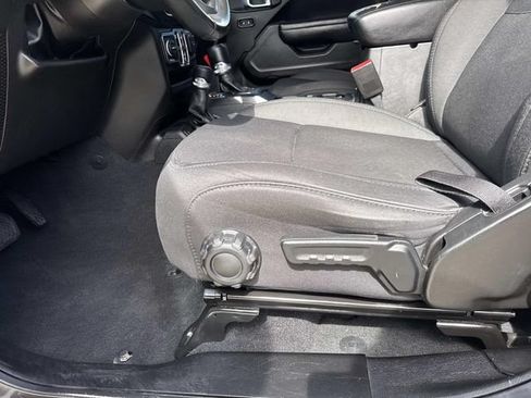 Used 2022 Jeep Gladiator Sport AWD/4WD image 16