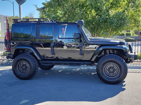 Used 2016 Jeep Wrangler Unlimited Sahara AWD/4WD image 9