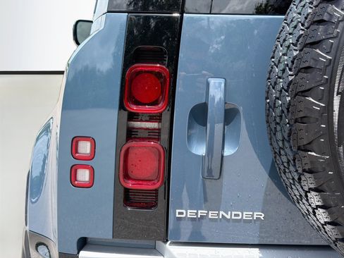 Used 2025 Land Rover Defender 110 S AWD/4WD image 10