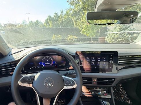 New 2025 Volkswagen Jetta SE image 24