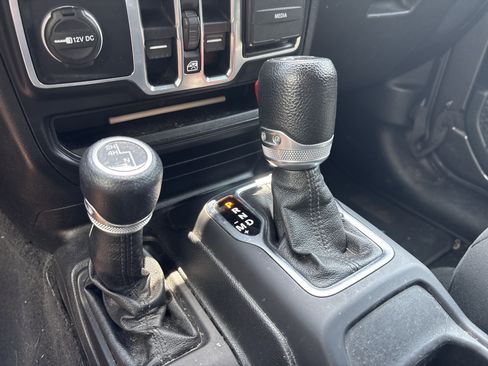 Used 2020 Jeep Wrangler Unlimited Sport S AWD/4WD image 25