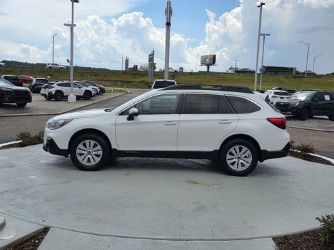 Used 2018 Subaru Outback 2.5i Premium AWD/4WD image 6