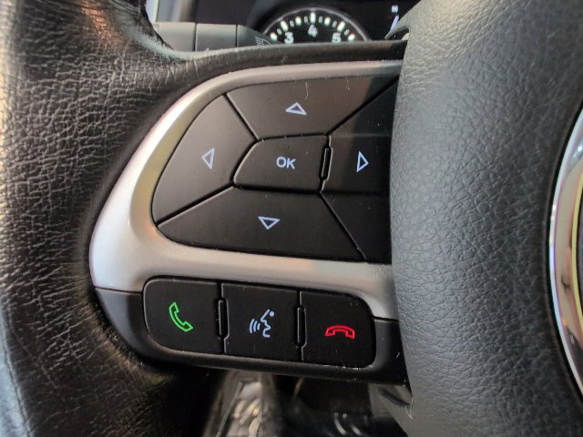 Used 2018 Jeep Renegade Latitude w/ Cold Weather Group AWD/4WD image 18