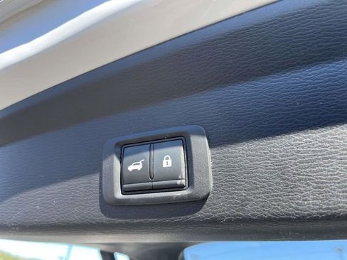 Used 2024 Mitsubishi Outlander SE Black Edition image 17