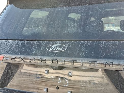 Certified 2025 Ford Expedition Platinum w/ Stealth Appearance Package image 29