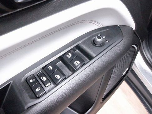 Used 2024 Jeep Compass Limited w/ Sun and Sound Group image 12